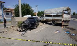 Diyarbakır'da kamyonet ve otomobil çarpıştı: 1'i ağır 5 yaralı