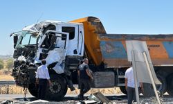 Diyarbakır’da iki kamyon çarpıştı!