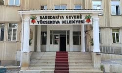 Yüksekova Belediyesi'ne Kürtçe tabela yeniden asıldı