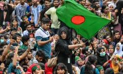 Şeyh Hasina istifa etti: Bangladeş'te siyasi kriz derinleşiyor