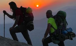 Hakkari'deki dağcılardan 'Toplumsal Duyarlılık Etkinliği'