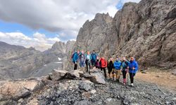 Çekya’dan Hakkari'ye gelen dağcılar Sat Gölleri’ni keşfetti