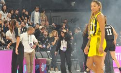 Fenerbahçe Opet-Beşiktaş maçı sahaya torpil ve meşale atılması nedeniyle ertelendi