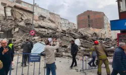 İstanbul'da çok katlı bina çöktü; Olay yerine çok sayıda ekip sevk edildi