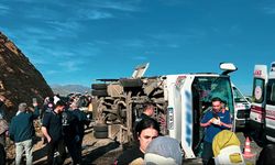Elazığ-Diyarbakır yolunda otobüs devrildi: 3 ağır, 13 yaralı