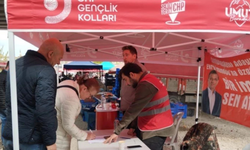 CHP’nin imza standına taşlı saldırı