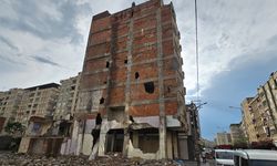 Diyarbakır’da ağır hasarlı bina tehlike saçıyor!