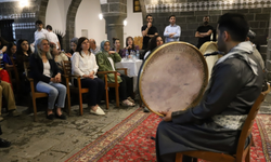 Diyarbakır’da kültür buluşması: Tarihi def Eş Başkan’a teslim edildi