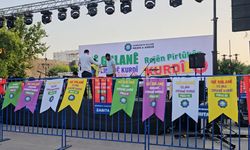Diyarbakır'da Kürt dili Bayramı coşkusu Kitap Fuarı başladı