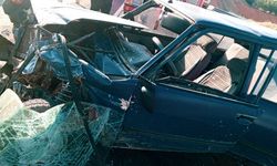 Diyarbakır'da otomobil bariyerlere çarptı: 1 yaralı