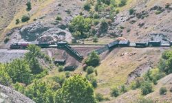 Diyarbakır'da tren kazası: Yük treni raydan çıktı