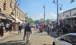 Diyarbakır’ın tarihi Sur İlçesinde adeta bayram kalabalığı