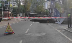 İstanbul’un göbeğinde yol çöktü!