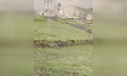 Kars’ta fırtına ve dolu çatılara zarar verdi