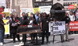 Öğretmen adaylarından tepki: “Gıyabi cenaze namazı" eylemi!