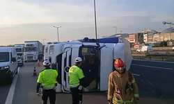 TEM’de trafik kabusu: Tır devrildi, ekipler seferber oldu!