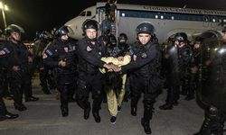 Trump yönetiminin göçmenleri sınır dışı etmesi hukuka aykırı buldu