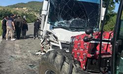 Tunceli’de öğrenci servisi ile traktör çarpıştı: 8 yaralı