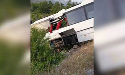 Tur otobüsü şarampole devrildi: 16 yaralı