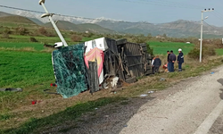 Van'da yolcu otobüsü devrildi: 28 yaralı!