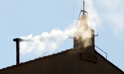 Yeni Papa Sistine Şapeli’nden yükselen beyaz dumanla duyuruldu