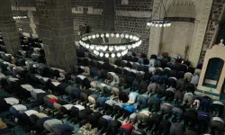 Diyarbakır Sur’da tarihi Ulu Cami’de bayram namazı coşkusu