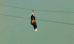 Fırat Nehri’nin zirvesinde heyecan dolu zipline macerası