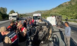 Tatvan’da otomobil ve minibüs çarpıştı: 2 ölü, 2 yaralı