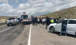 Van’da motosiklet ile minibüs çarpıştı: 2 genç hayatını kaybetti