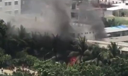 Eğitim uçağı kantin çatısına çarptı: 18 ölü