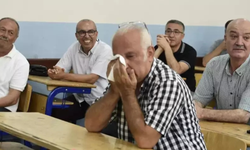 Tam 40 yıl sonra aynı sınıfta, aynı sırada buluştular!