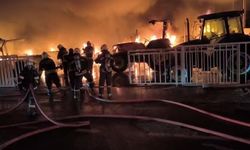 Diyarbakır’da gece yangını: 3 dükkan, 22 traktör yandı