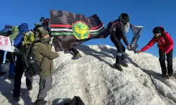 Diyarbakırlı dağcılar Ağrı Dağı zirvesine Amedspor bayrağı dikti