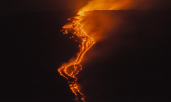 Etna Yanardağı’nda patlama alarmı