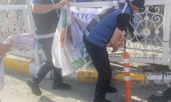 Van’da DEM Parti mitingi afişleri zabıtalarca söktürüldü