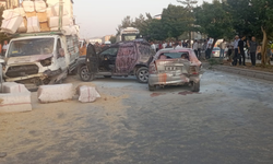Bitlis’te freni boşalan TIR 8 araca çarptı