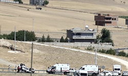 Diyarbakır'da otomobil takla attı