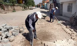 Yenişehir Belediyesi’nden mahallelere parke taşı desteği