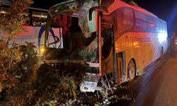Yolcu otobüsü kaza yaptı: 1 ölü, 13 yaralı