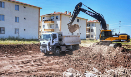 Diyarbakır Kayapınar’da afet konutlarına yol çalışması başladı