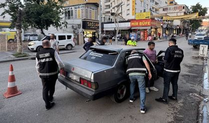 Diyarbakır’da sokak satıcılarına ‘narko hançer’ baskını