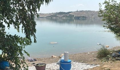 Fırat Nehri’ne giren iki kardeş suda çırpındı, birisi hayatını kaybetti
