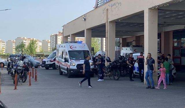 Diyarbakır’da hastane önünde bıçaklı kavga
