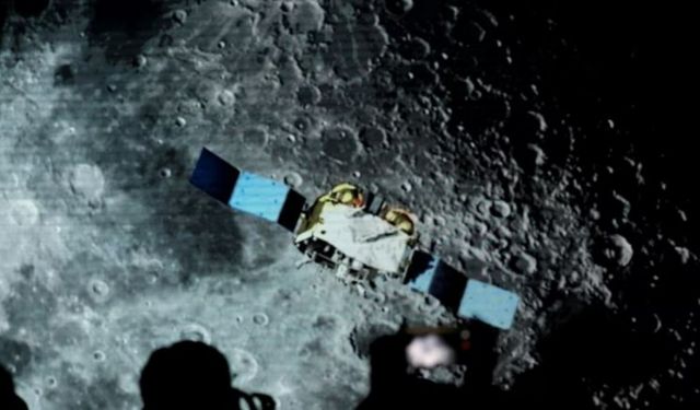 Çin, Ay'ın karanlık yüzü için uzay aracı yolladı