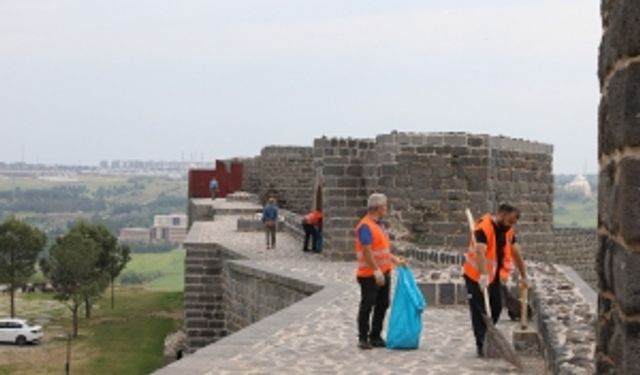 Diyarbakır’da tarihi mekanlarda temizlik çalışmaları yapılıyor