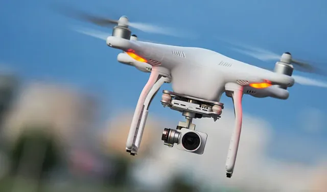 Belediye başkanı uçan Drone'a ateş etti