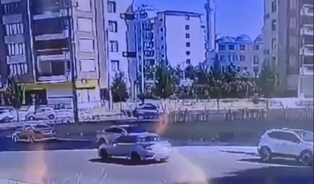 Diyarbakır’da karşıya geçmek isteyen bisikletliye otomobil çarptı