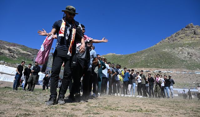 Hakkari Cilo Festivali renkli görüntülerle başladı