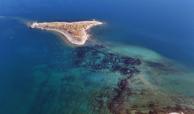 Van Gölü'ndeki çekilme eski yerleşim alanlarını ortaya çıkardı