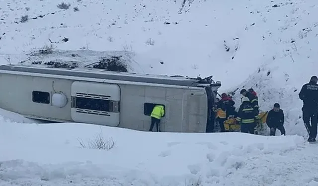 Yolcu otobüsü şarampole devrildi: Yaralılar var!